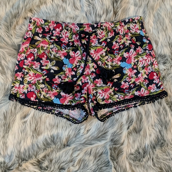 2 for $10 Floral Print Shorts - Picture 1 of 2